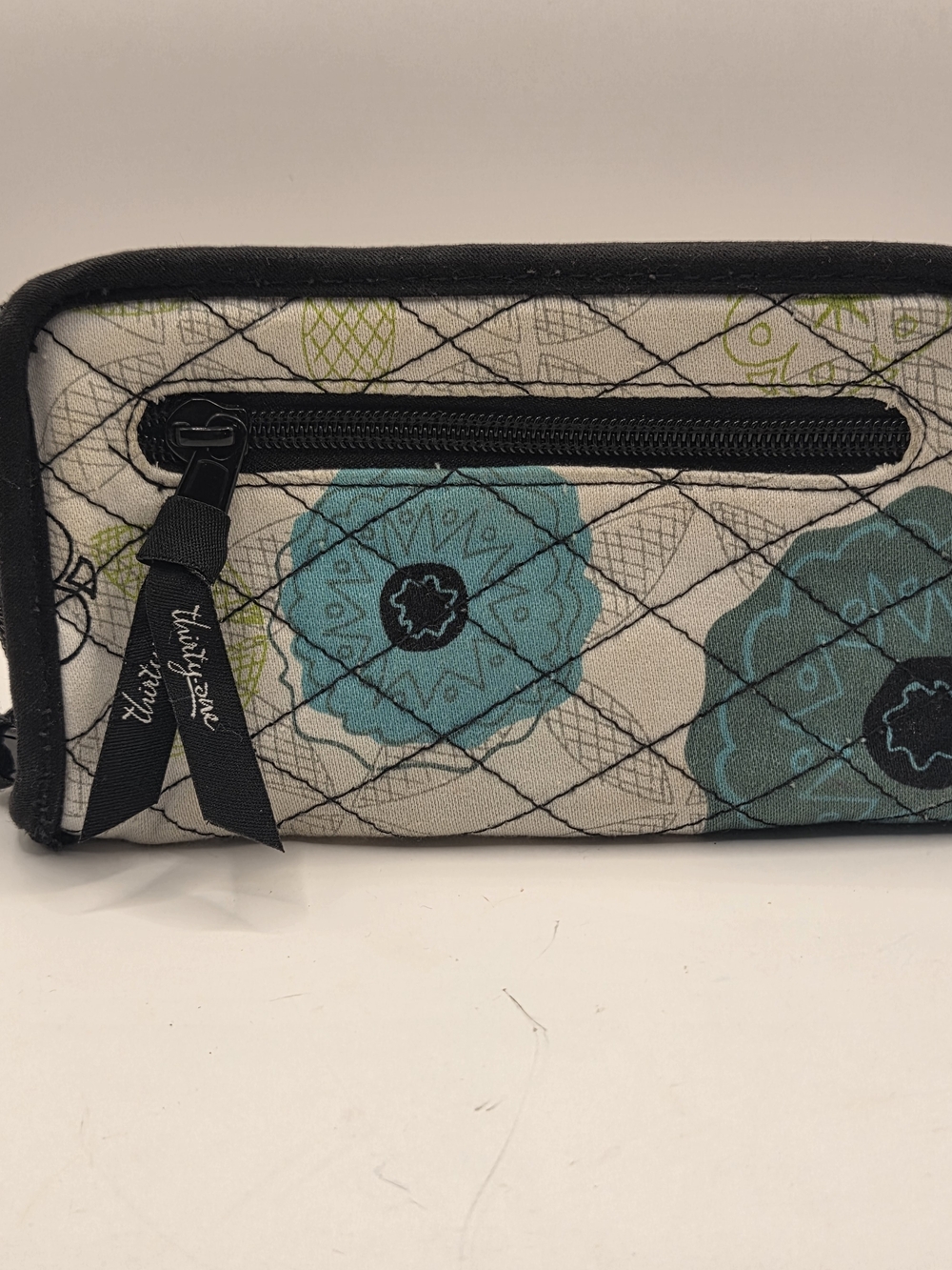 Thirty-One Gifts quilted zip-around wallet